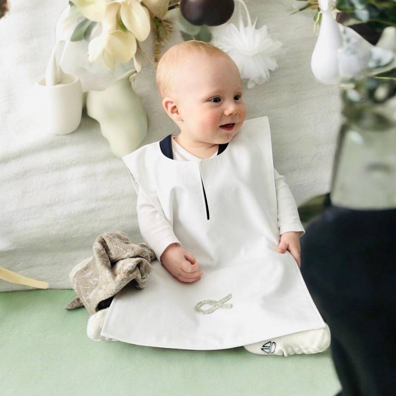 Taufüberwurf Taufkleid Alternative Bestickt Und Mit Filzfisch Als Taufgewand von Taufkleiddesign