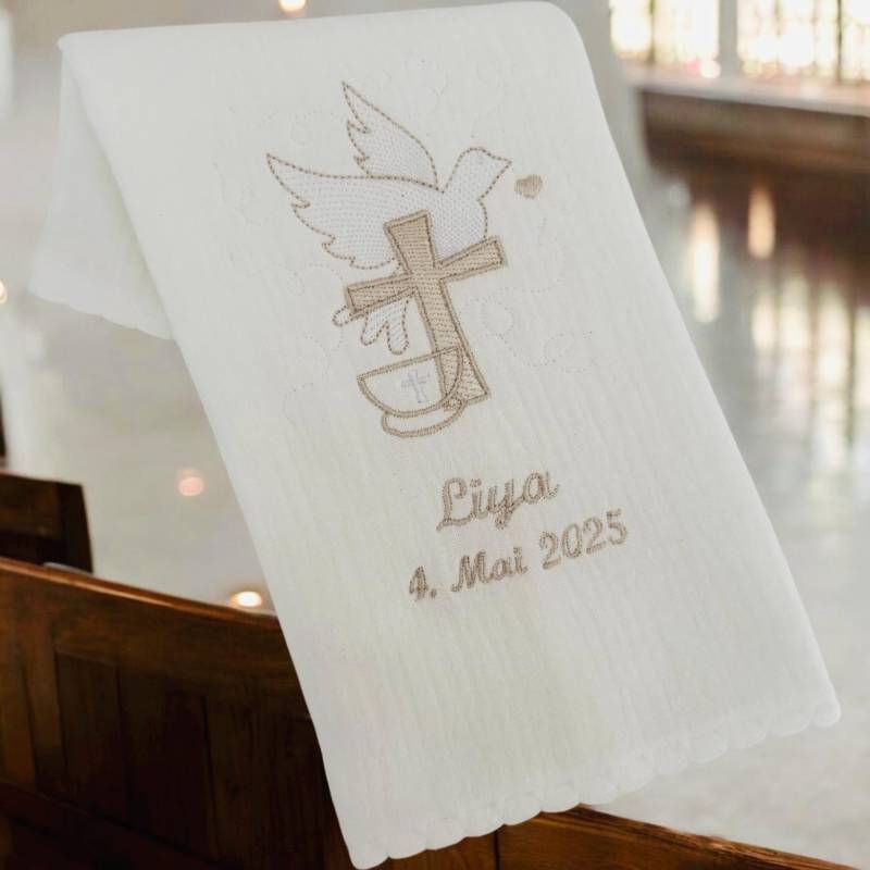 Tuch Zur Taufe Bestickt in Wunschfarbe - Musselin Tauftuch, Personalisiertes Geschenk Taufe, Handgemacht & Einzigartig von Taufkleiddesign