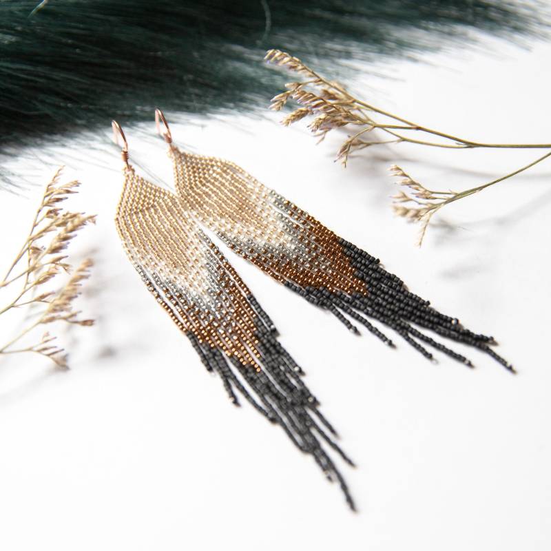 Gold Weiß Bronze Schwarze Lange Perlen Ohrringe Erdige Farben Schmuck Geschenk Fransen Perlen Ohrringe von Taurieldesign