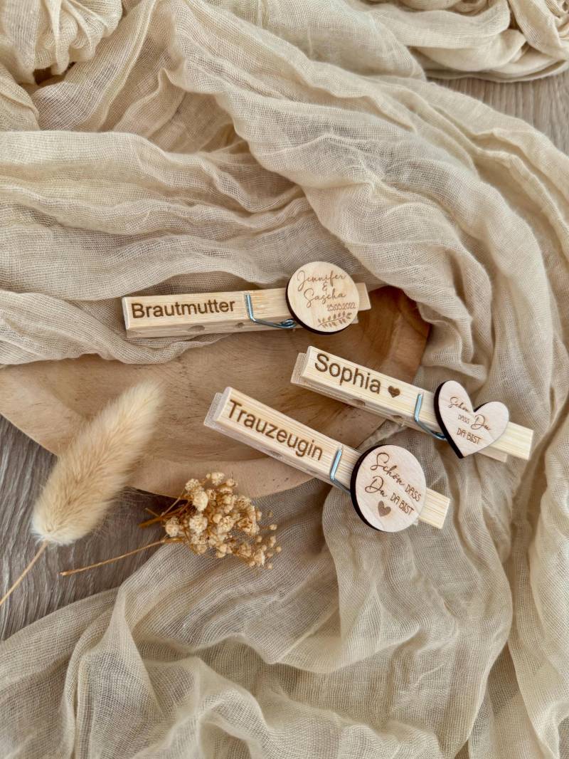 Glupperl Hochzeit - Geschenkidee Hochzeitsgäste Wäscheklammer Mit Name Holzklammer Personalisiert von TautropfenMagie