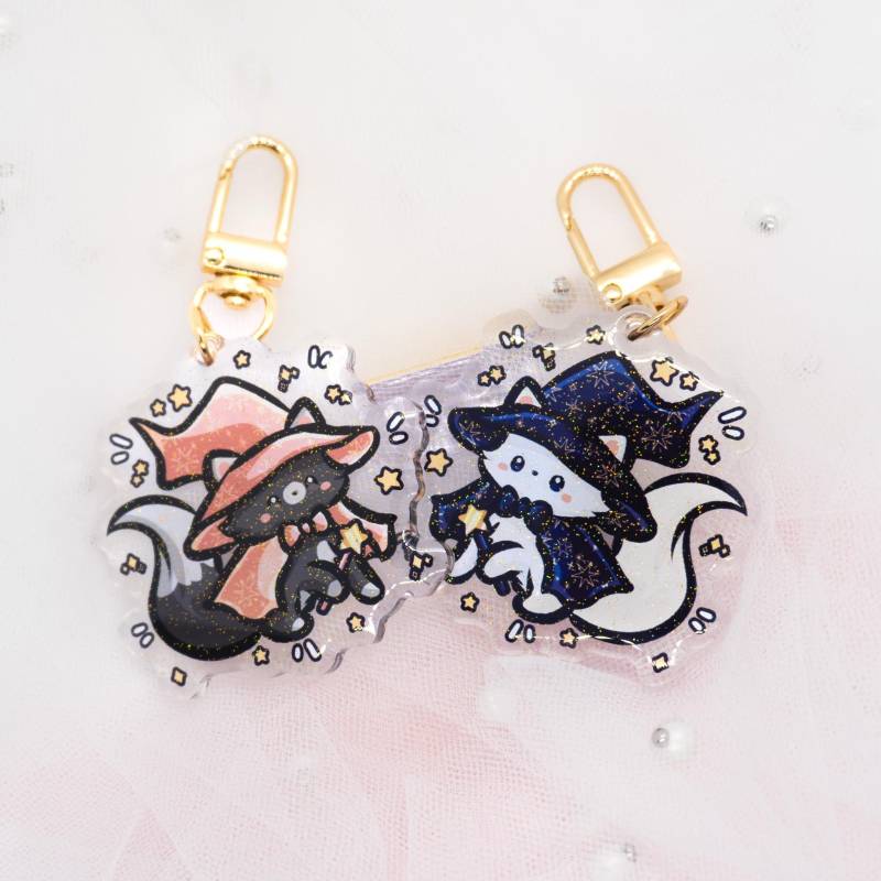 Kawaii Magie Katzen Glitzer Schlüsselanhänger | Cute Halloween Neko Magician Wizard Cats Tier Keychain Charm Black White Cat von Tawwyteatime