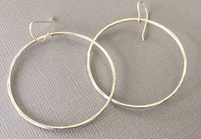 925 Sterling Silber Creolen, Einfache Minimal Alltag Gehämmert Ohrringe Für Frau, Moderne Elegante Handgemachte 925 Sterling Silber Creolen, Einfache Minimal Alltag Gehämmert Ohrringe Für Frau, Moderne Elegante Handgemachte von TayTayInspired