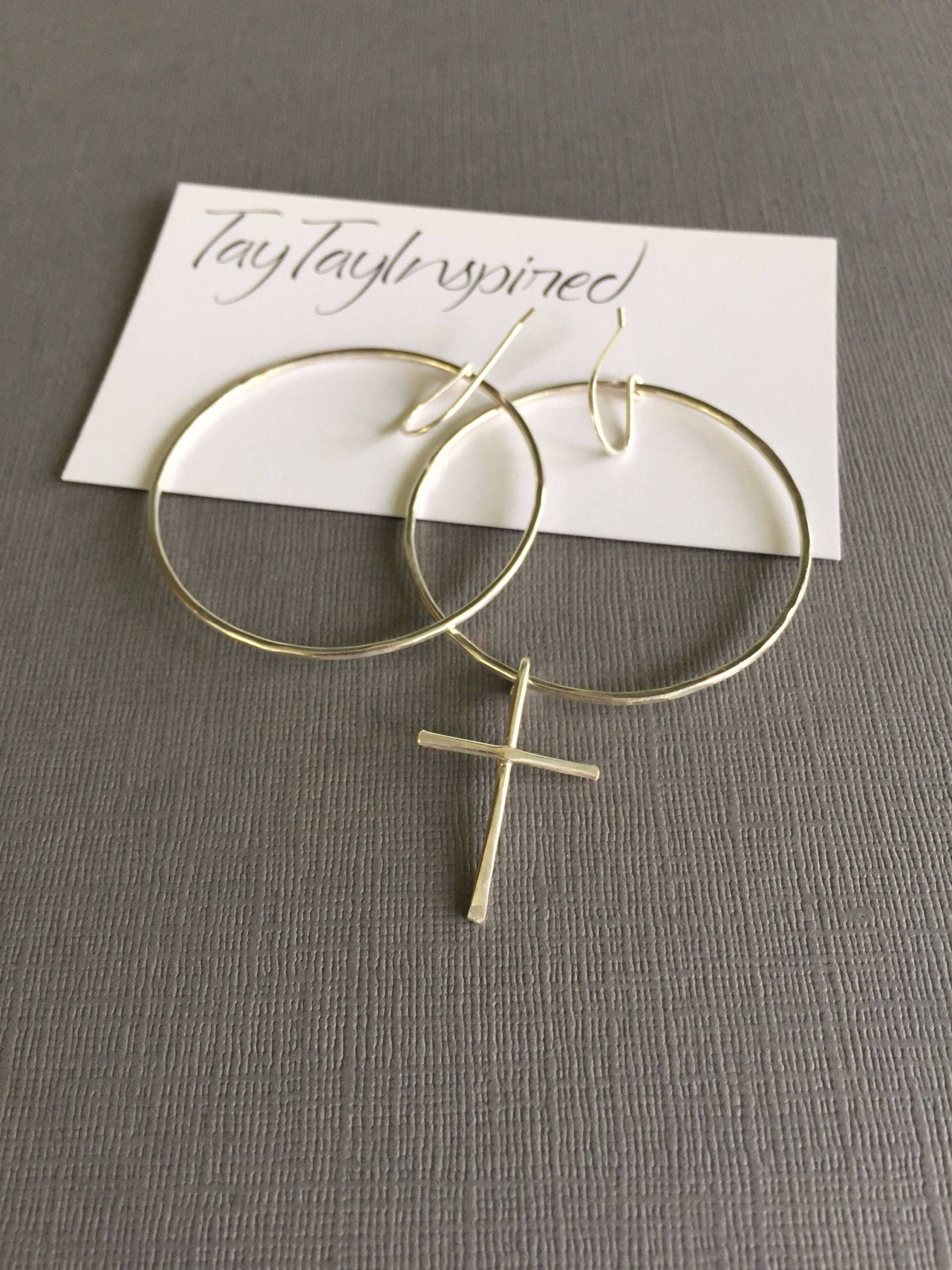 sterling Silber Creolen, Kreuz Ohrringe, Mismatch Baumeln Mittlere Ohrringe Für Frauen von TayTayInspired