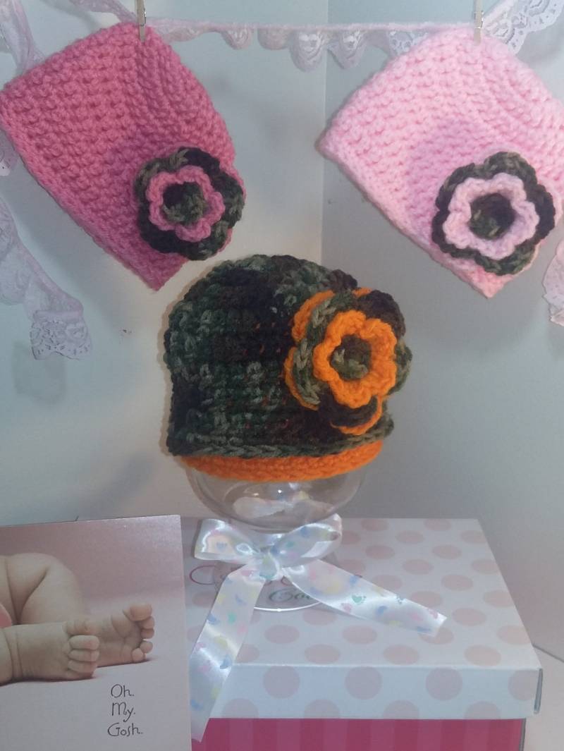 Blumige Camo Häkeln Hut Set von TaylorBugCrafts