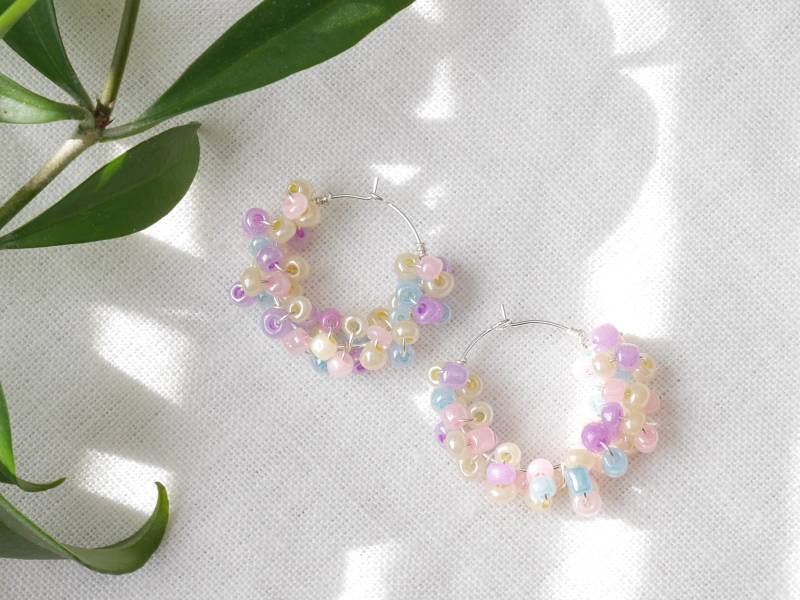 Pastell Ohrringe | Runde Weiche Farben Perlen Reifen Blasser Mehrfarbiger Handgefertigter Schmuck Sommergeschenk Für Sie Kleine Rocailles Design von Tazelry