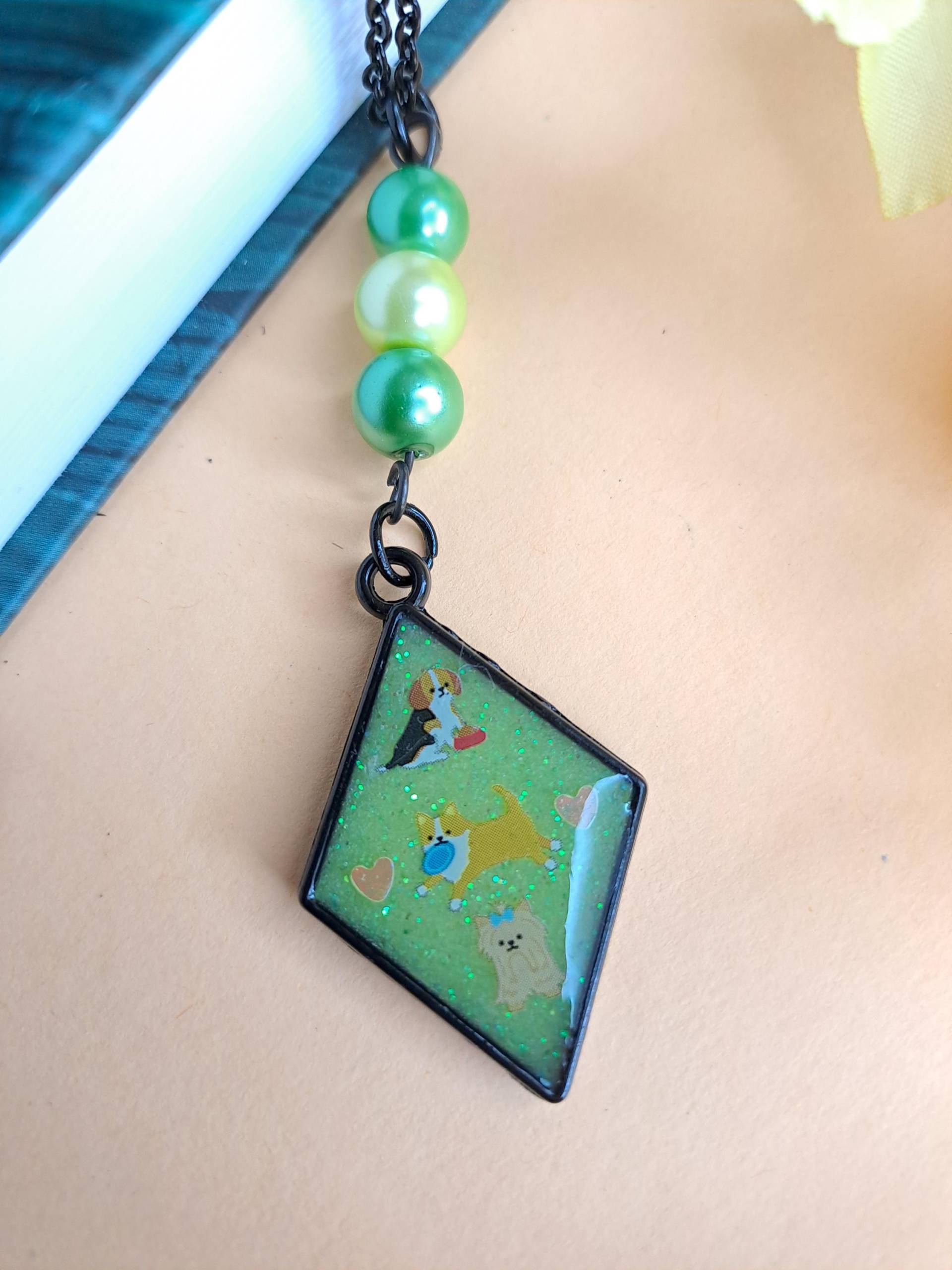Kette Mit Anhänger Hundeliebhaber Hündchen Grün Kette Mit Anhänger Hundeliebhaber Hündchen Grün von TcheersHandmades