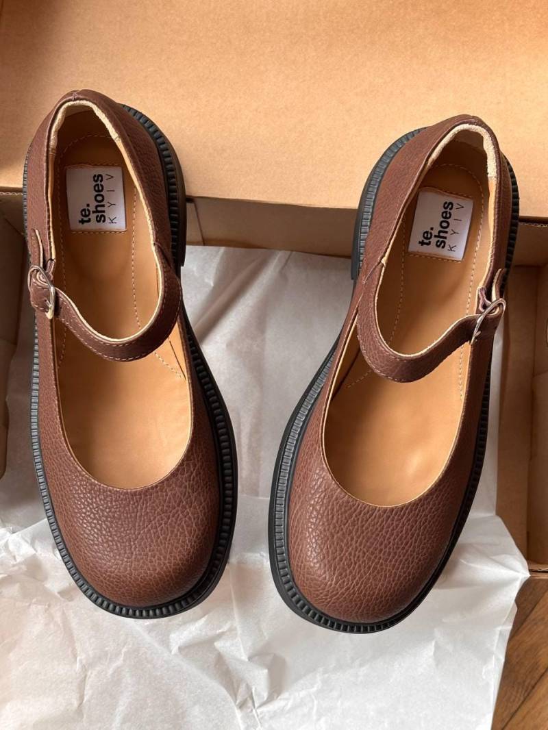 Braune Leder Mary Jane Schuhe, Handgemachte Genarbte Schuhe Mit Riemchen Retro Damenschuhe von TeShoes