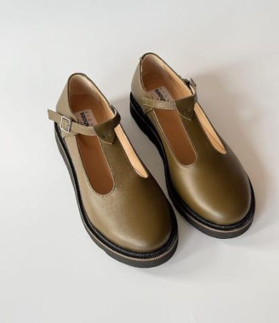 Grün Olive Echtes Leder Mary Janes Schuhe Mit T-Riemen, Maßgeschneiderte Flache Sommerschuhe Frauen, Runde Kappe Mokassins, Abendschuhe von TeShoes