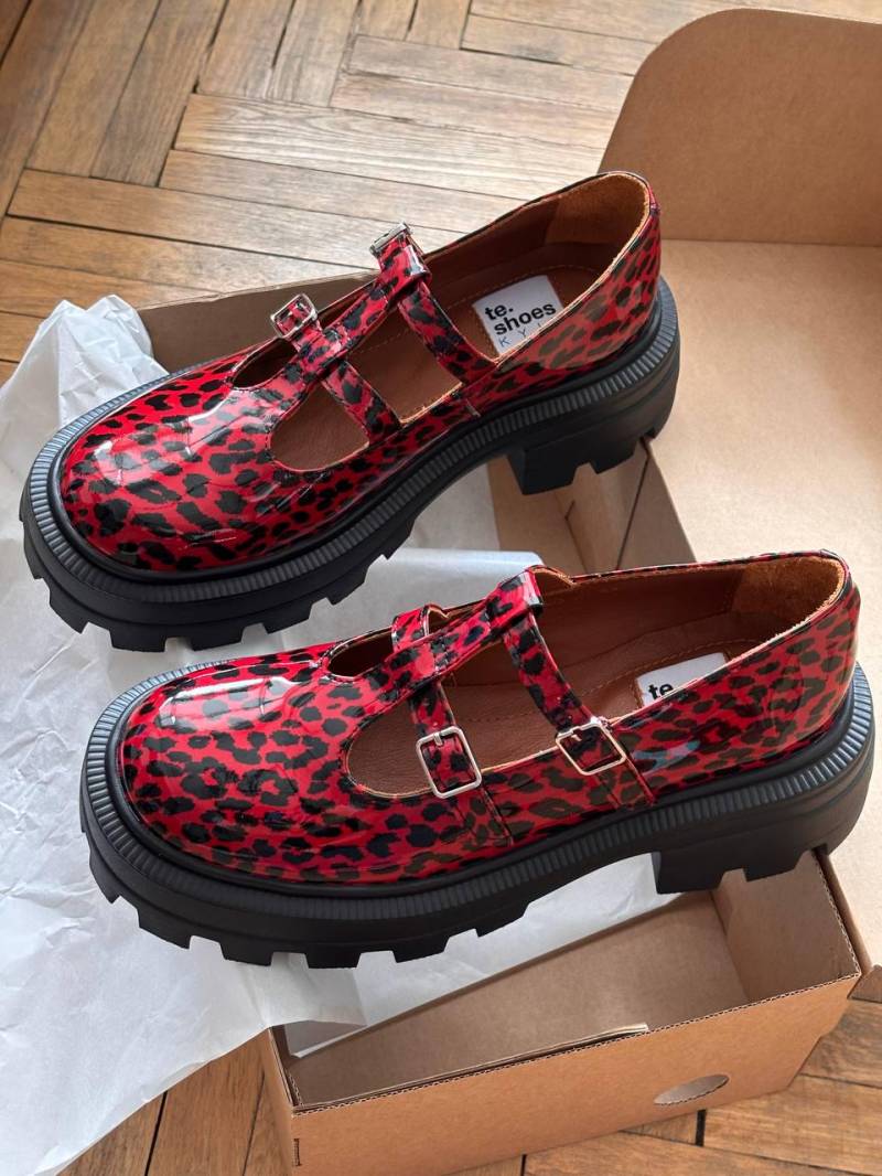 Rote Lackleder Plateau Mary Janes Schuhe Damen, Massive Sohle Maßgefertigte Jane Abgerundete Zehen, Slip On Lederschuhe von TeShoes