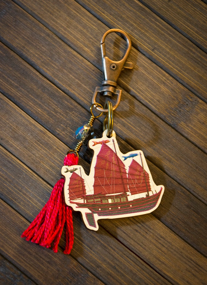 Junk Ship Holzanhänger - Schlüsselanhänger Und Handyanhänger Junk Ship Holzanhänger - Schlüsselanhänger Und Handyanhänger von TeaToucan