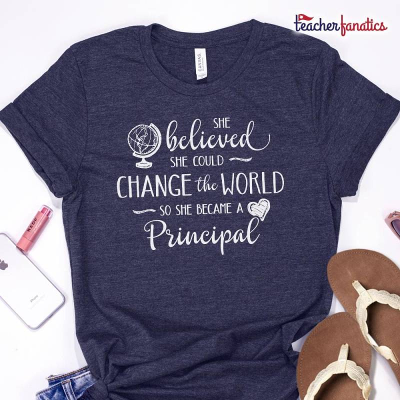 Ändern Sie Die Welt Principal Shirt - Hauptgeschenk Wertschätzung, Weihnachten, Ruhestand Geschenk Sie Glaubte, Könnte Ändern Sie Die Welt Principal Shirt - Hauptgeschenk Wertschätzung, Weihnachten, Ruhestand Geschenk Sie Glaubte, Könnte von TeacherFanatics