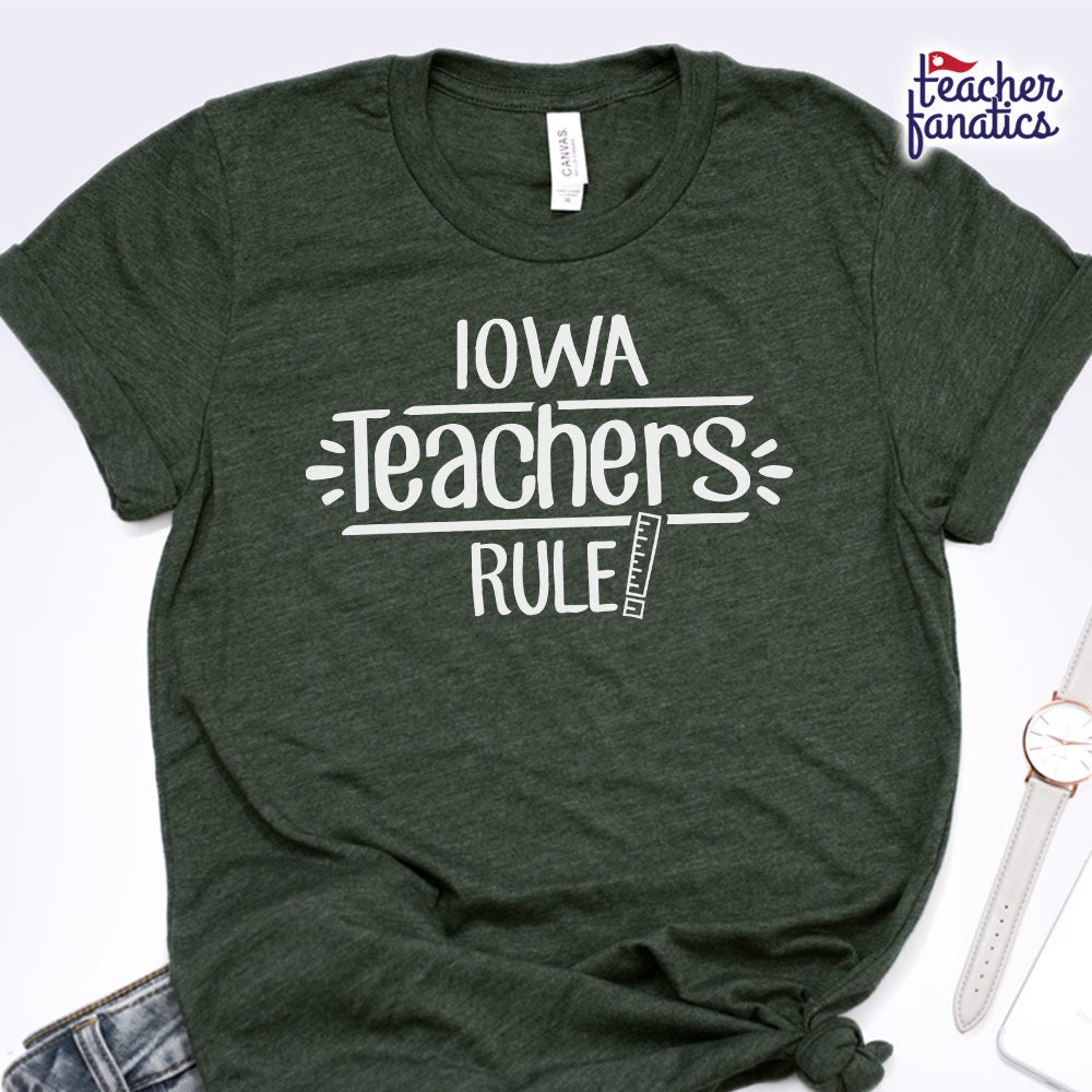 Iowa Lehrer Regel Shirt - Personalisierte Wertschätzung Geschenk Ruhestand, Weihnachtsgeschenke Iowa Lehrer Regel Shirt - Personalisierte Wertschätzung Geschenk Ruhestand, Weihnachtsgeschenke von TeacherFanatics