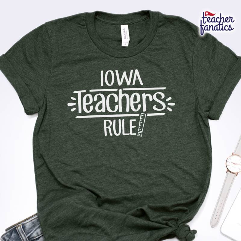 Iowa Lehrer Regel Shirt - Personalisierte Wertschätzung Geschenk Ruhestand, Weihnachtsgeschenke Iowa Lehrer Regel Shirt - Personalisierte Wertschätzung Geschenk Ruhestand, Weihnachtsgeschenke von TeacherFanatics