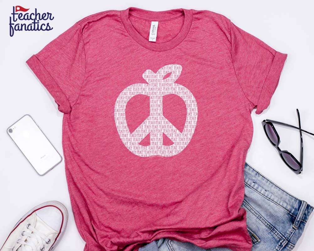 Lehre Frieden Shirt - Lehrer Zeichen Geschenk Freundlichkeit Tshirt Lehre Frieden Shirt - Lehrer Zeichen Geschenk Freundlichkeit Tshirt von TeacherFanatics