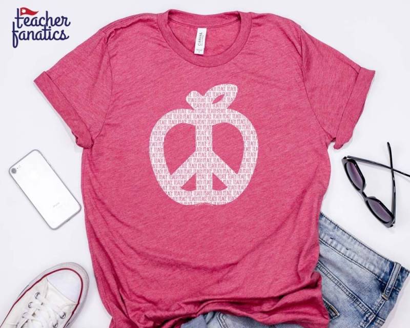 Lehre Frieden Shirt - Lehrer Zeichen Geschenk Freundlichkeit Tshirt Lehre Frieden Shirt - Lehrer Zeichen Geschenk Freundlichkeit Tshirt von TeacherFanatics