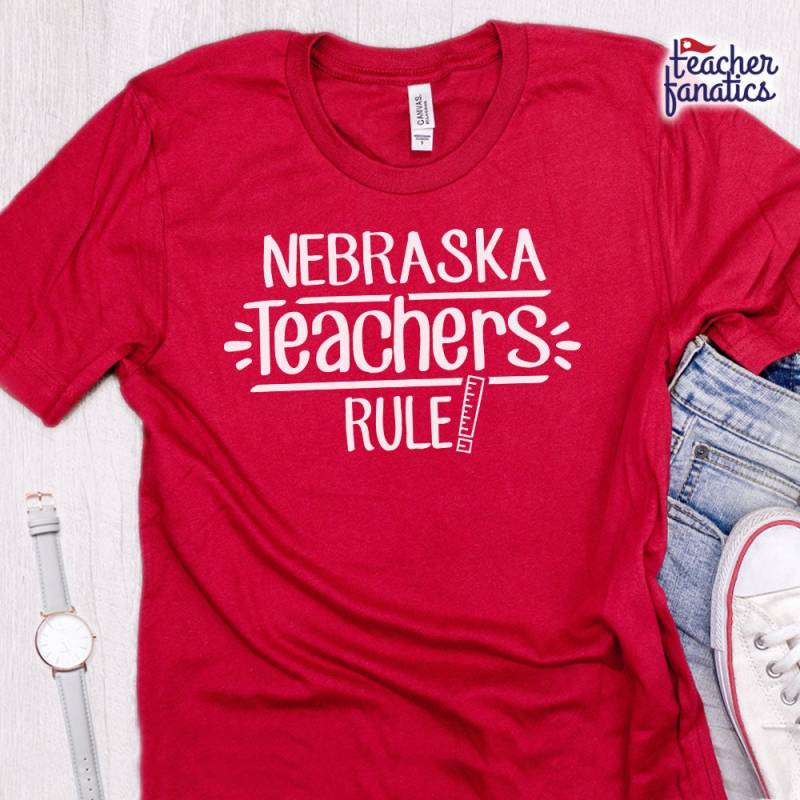 Nebraska Teacher Rule School Spirit Shirt - Lustiges Staatliches Team T Neue Studenten Erzieher, Zukünftige Ausbilder, Nationale Bildungskonferenzen Nebraska Teacher Rule School Spirit Shirt - Lustiges Staatliches Team T Neue Studenten Erzieher, Zukünftige Ausbilder, Nationale Bildungskonferenzen von TeacherFanatics