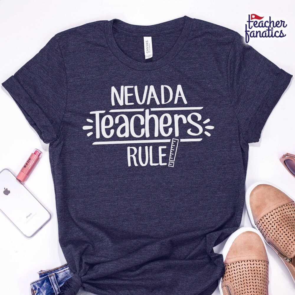 Nevada Teacher Rule School Spirit Shirt - Lustiges State Team T Neue Schüler Erzieher, Zukünftige Ausbilder, Nationale Bildungskonferenzen Nevada Teacher Rule School Spirit Shirt - Lustiges State Team T Neue Schüler Erzieher, Zukünftige Ausbilder, Nationale Bildungskonferenzen von TeacherFanatics