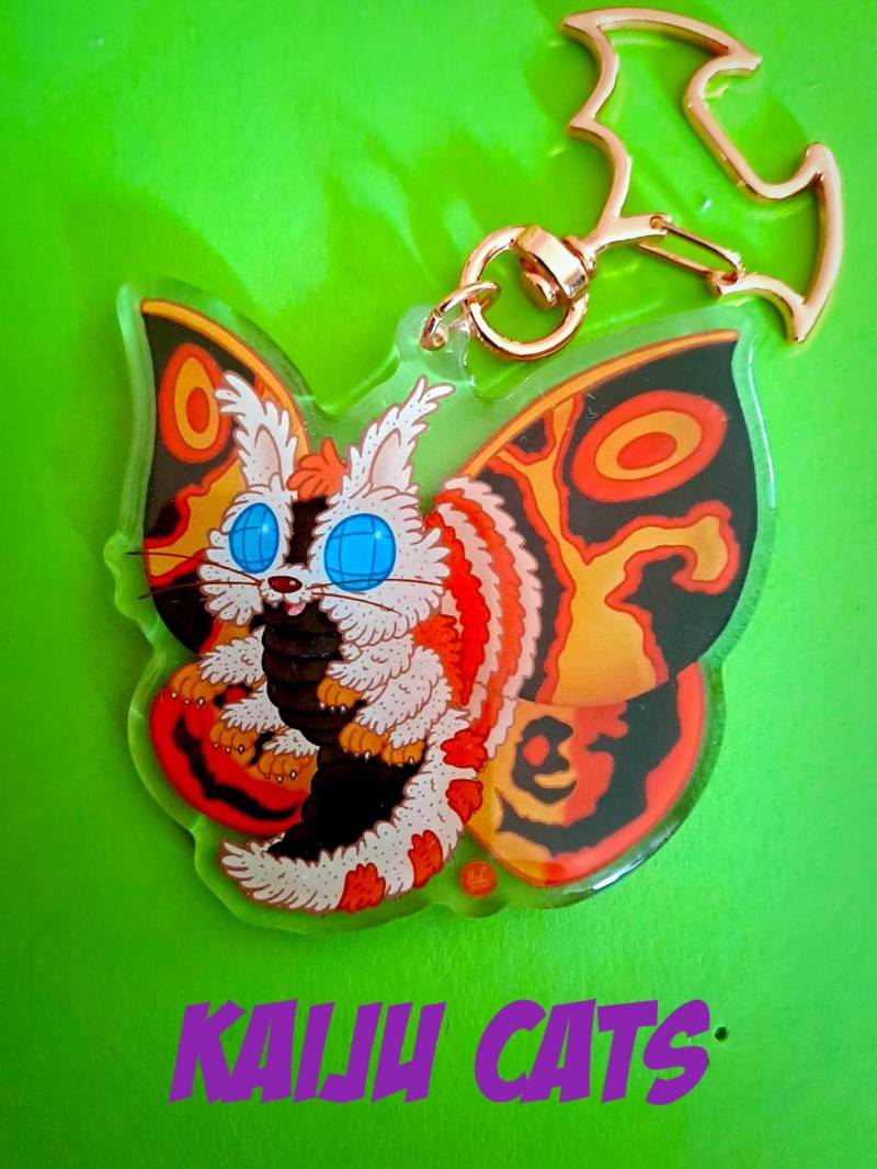 Kai-June Cats Mothra Cat Charm + Postkarten Print Kai-June Cats Mothra Cat Charm + Postkarten Print von TeamPechundSchwefel