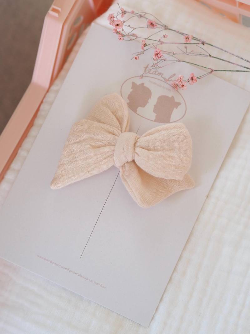 Schleife Alice in Der Farbe „Powder" - Das Perfekte Haaraccessoire Für Kinder von Teambow