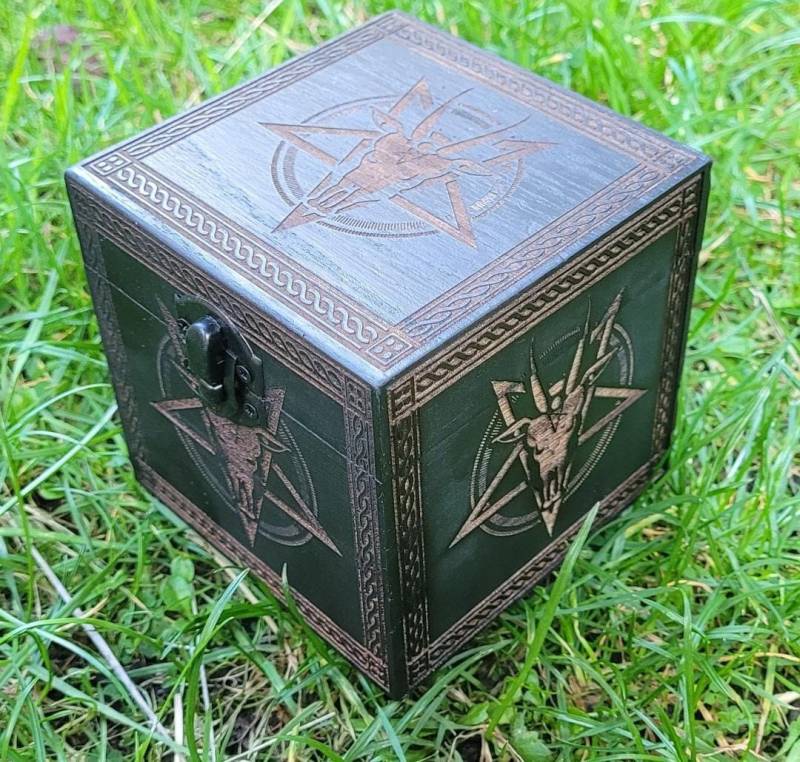Handgefertigte Gravierte All-Over Eco-Friendly Schmuck Holzbox Mit Pentagramm Baphomet Satan Black von TedyCreations