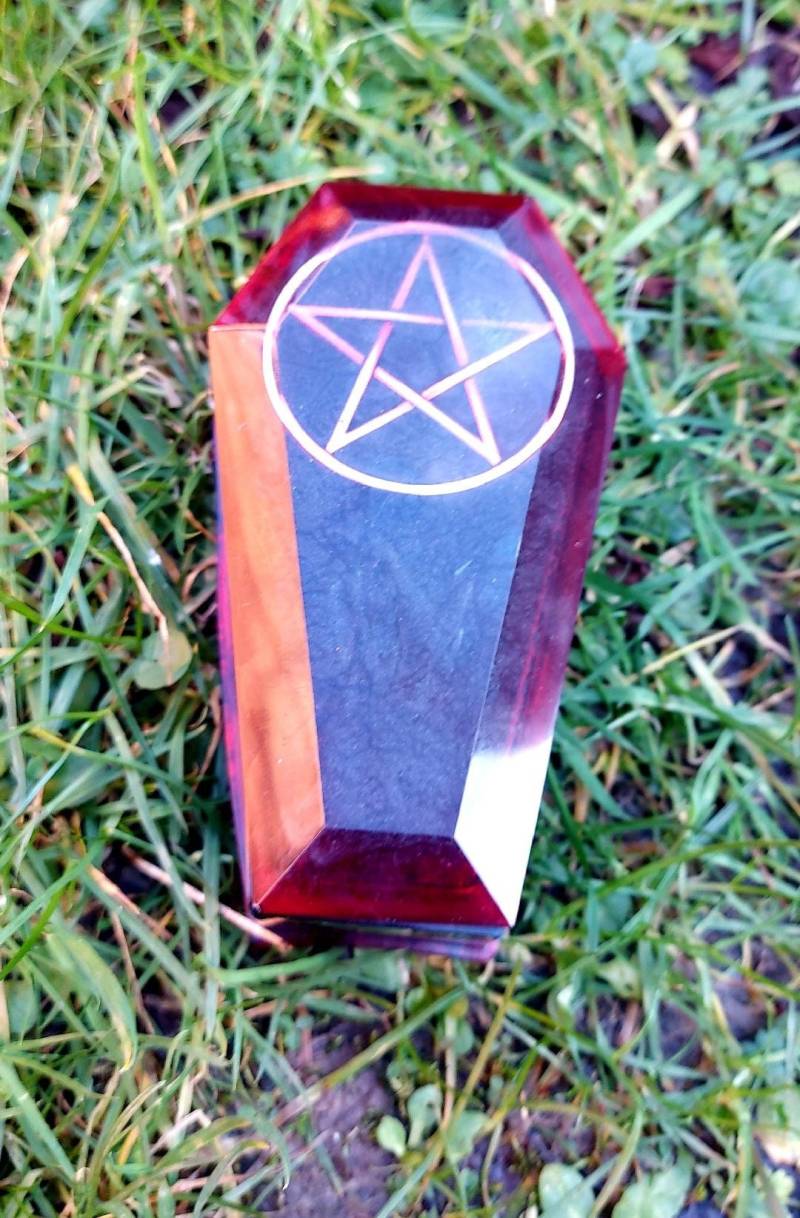 Handgemachte Resin Kleine Sarg Box Mit Edelstahl Pentagramm Baphomet Satan Symbolen von TedyCreations