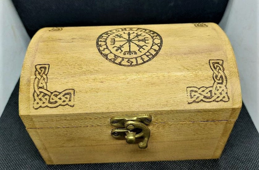 Handgemachter Gravierter Holzschmuck/Organizer Truhe Box Wikinger Vegvisir Runen Kompass Symbol Reise von TedyCreations