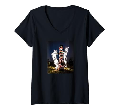 Damen Illustrierter Geist wie Katzen mit ihrem Totemstock T-Shirt mit V-Ausschnitt Damen Illustrierter Geist wie Katzen mit ihrem Totemstock T-Shirt mit V-Ausschnitt von Tee4Tu / Cookie Money Design
