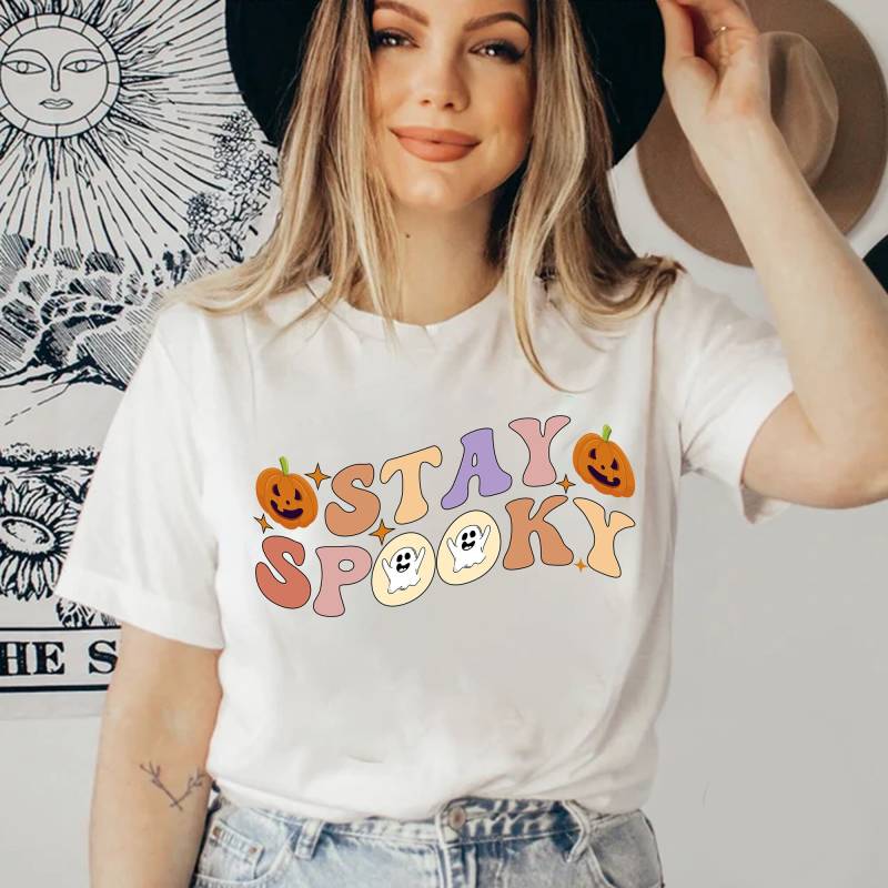 Bleib Gruseliges Halloween T-Shirt Groovy Kürbis Vibe T-Shirt von TeeFabrics