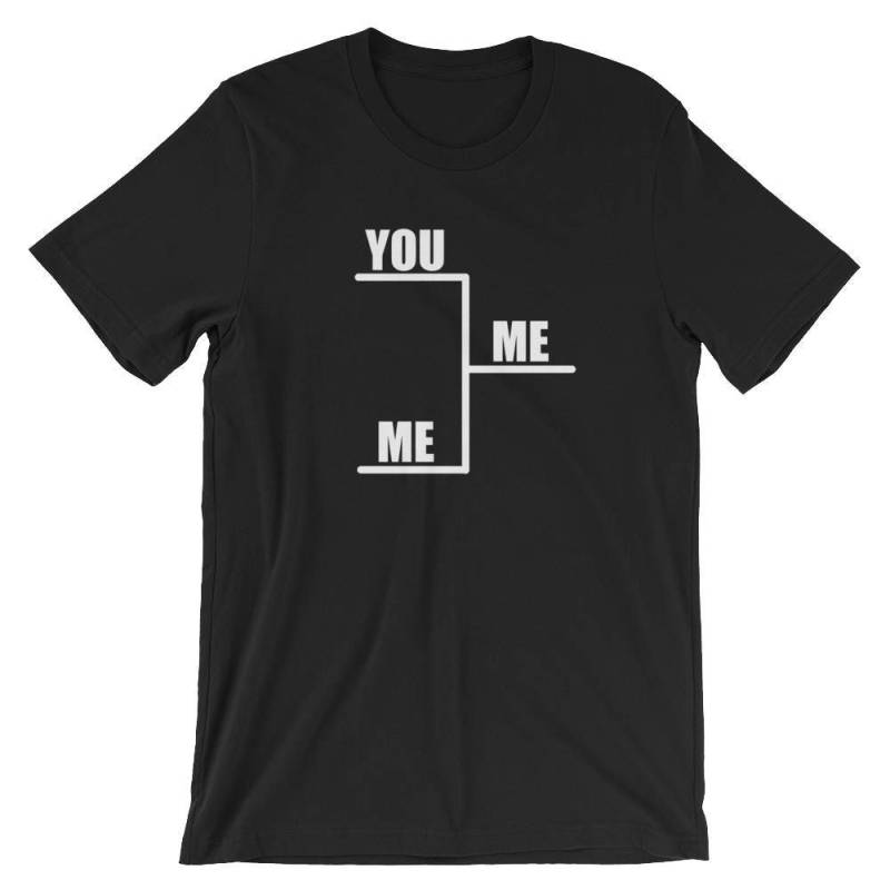 Du Vs. Me Halterung - Unisex T-Shirt von TeeSpiral