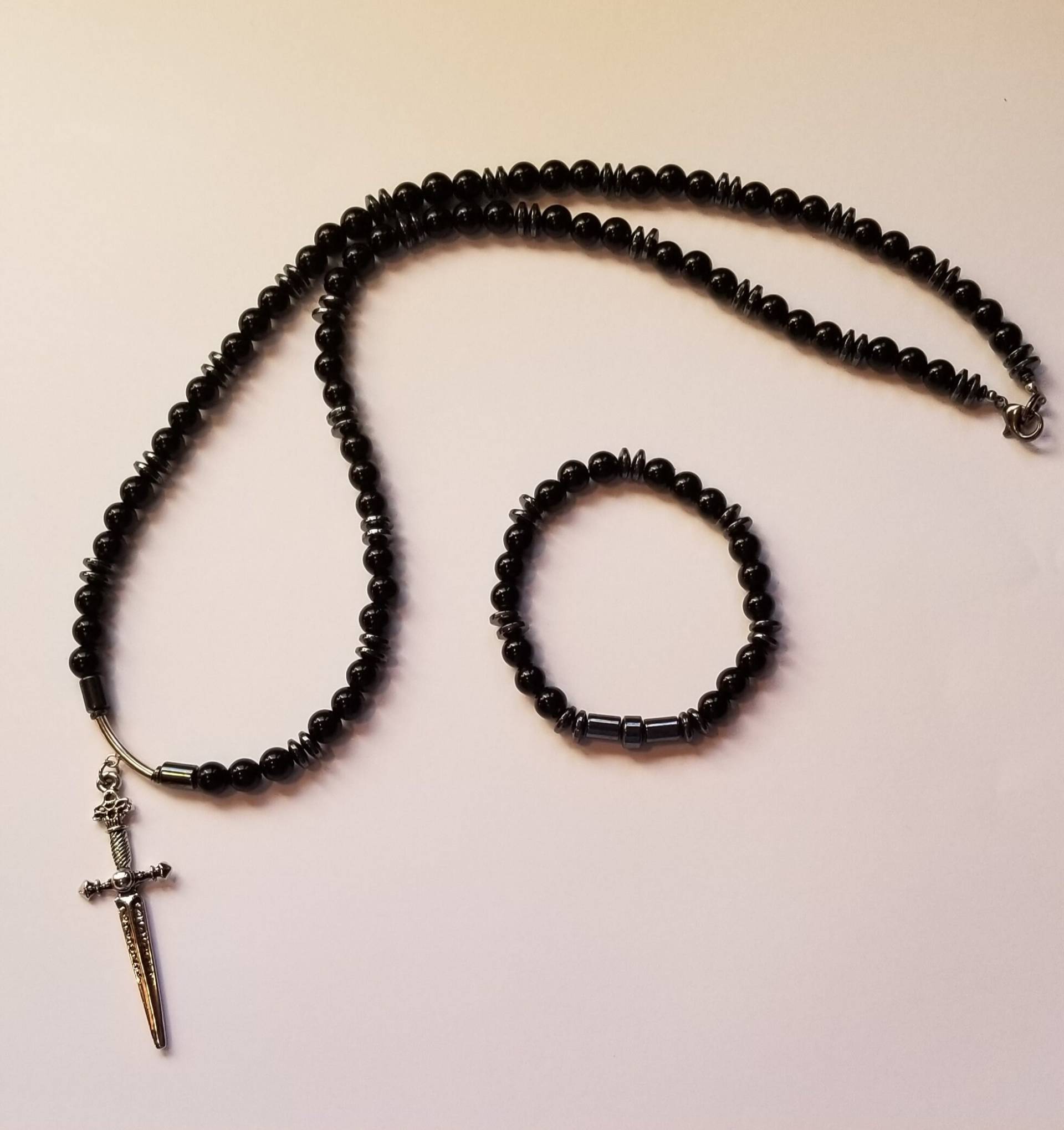 Schmuck Für Männer, Herren Kette Mit Kreuz, Schwert, Perlen Halskette Und Armband-Set Schmuck Für Männer, Herren Kette Mit Kreuz, Schwert, Perlen Halskette Und Armband-Set von TeensTreasureBox