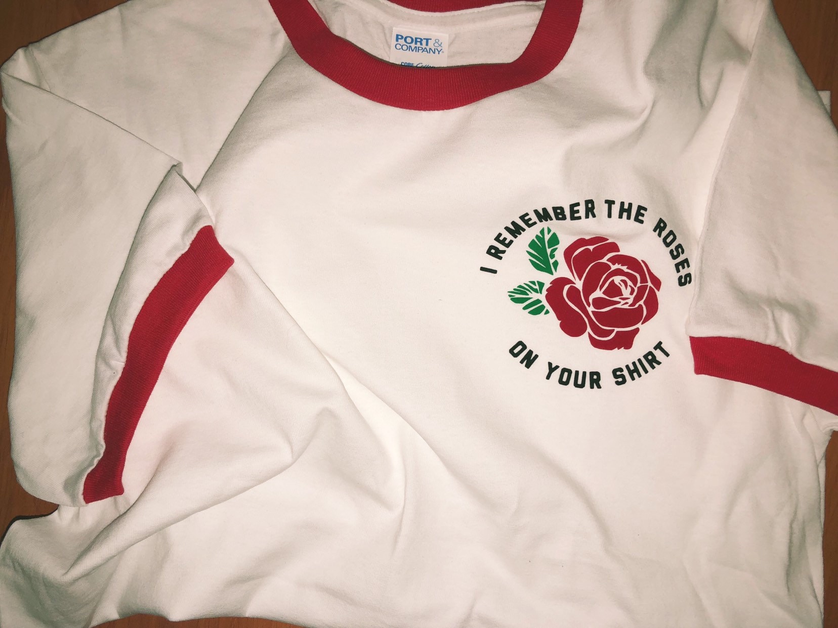 Rosen Auf Deinem Shirt T-Shirt Rosen Auf Deinem Shirt T-Shirt von TeesByTJ
