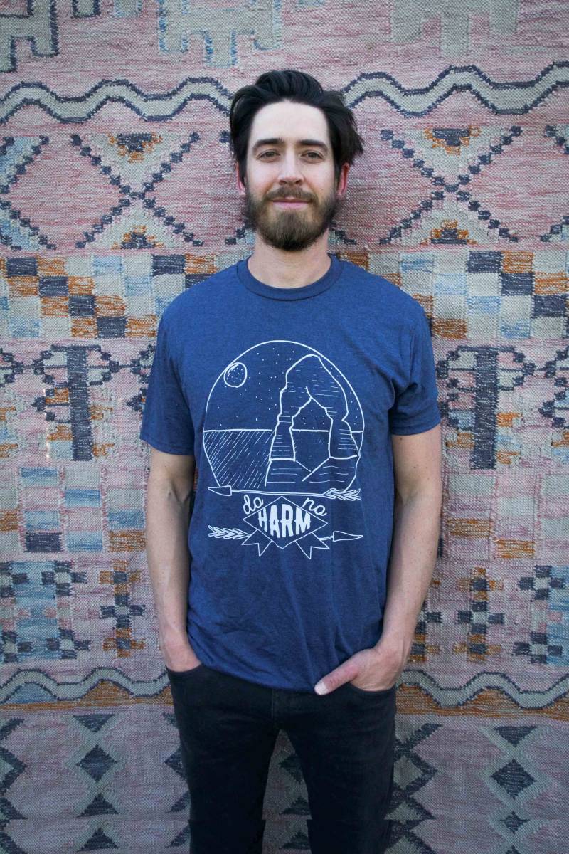 Schaden - Unisex T-Shirt 20 % Der Einnahmen Gehen Zu National Park Foundation von TeesOfDemocracy