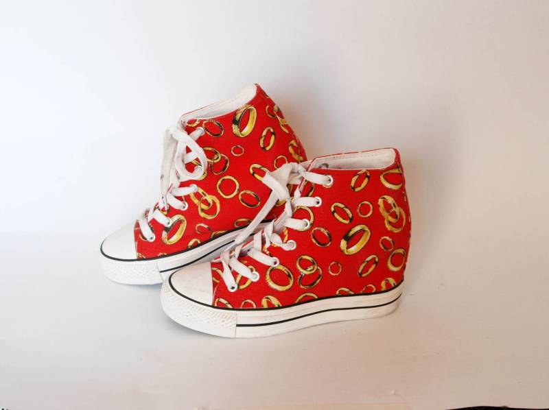 Canvas Sneakers Vintage Coachella All Star Hi Tops Damen Schuhe Goth Rock Größe 37 Uk4 Us 6 Herr Der Ringe Grafik Print Rote Sommerschuhe von Teever