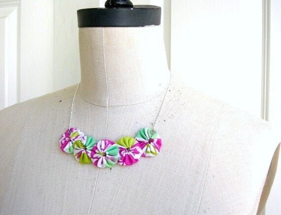 Kleine Bouquet Nr. 3 - Stoff Statement Halskette Einzigartige Handgemachte Geschenk Für Mama, Beste Freundin, Geburtstag von Tefi
