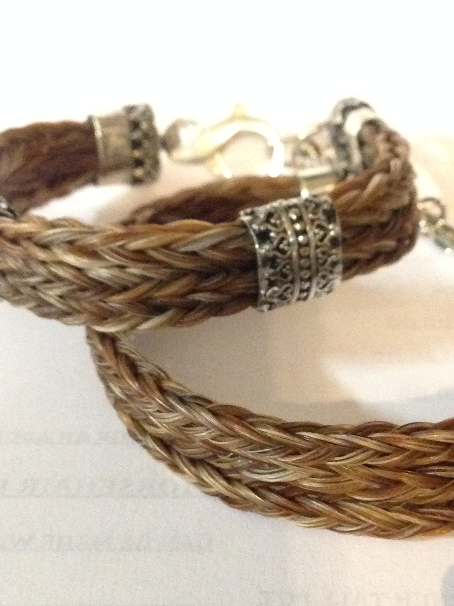 Pferdhaar Und Hand Gefertigter Sterlingsilber-Armband, Pferdhaar-Andenken, Gedenkarmband, Pferdeschätze Pferdhaar Und Hand Gefertigter Sterlingsilber-Armband, Pferdhaar-Andenken, Gedenkarmband, Pferdeschätze von TellinTailsTreasures