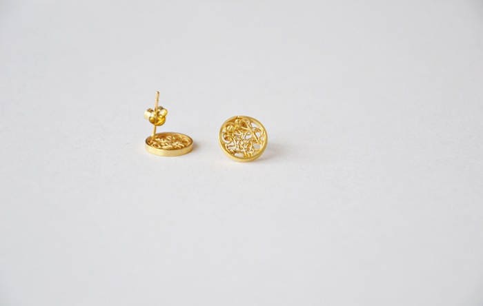 Mini Gehäkelte Ohrringe - Tägliche Ohrstecker Massive Silber Filigrane Mini Gehäkelte Ohrringe - Tägliche Ohrstecker Massive Silber Filigrane von TelmaMotaJewellery