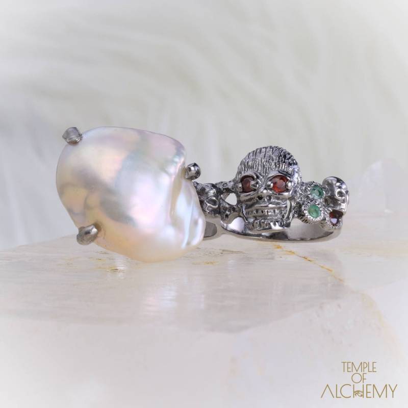 Schädel-Ring-Größe 6 Barock Perle Doppel-Finger-Ring Kostenlose Dhl Expressversand 7925Gr3 Schädel-Ring-Größe 6 Barock Perle Doppel-Finger-Ring Kostenlose Dhl Expressversand 7925Gr3 von TempleofAlchemy