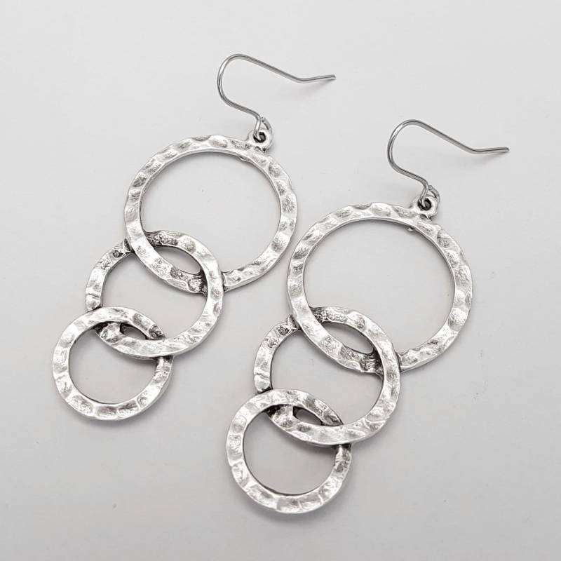 Große Bold Matt Silber Kreis Ohrringe, Statement, Rustikale Gehämmerte Boho Minimalist, Hoop Ohrringe von TemporalFlux