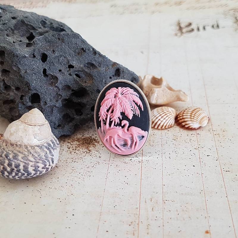 Rosa Und Schwarz Flamingo Cameo Ring, Antikes Silber Überzogener Kitsch Justierbarer Ring von TemporalFlux