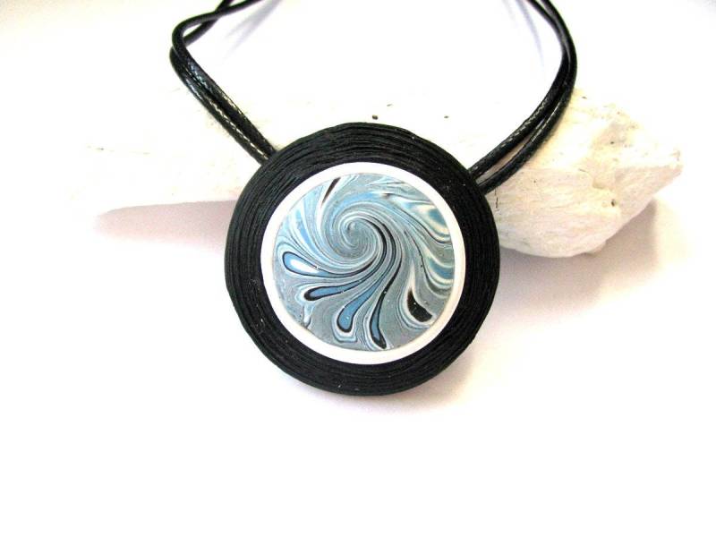 Blaue Halskette Welle Etwas Blaues Schmuck Swirl Artisan Schwarz Blau Statement Hippie von TemptedByArtJewelry