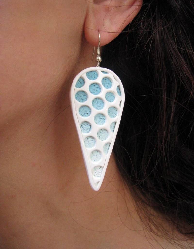 Blaue Tropfen Ohrringe, Süße Weiße Boho Schmuck Für Sie, Sommer Ohrringe Jeden Tag von TemptedByArtJewelry