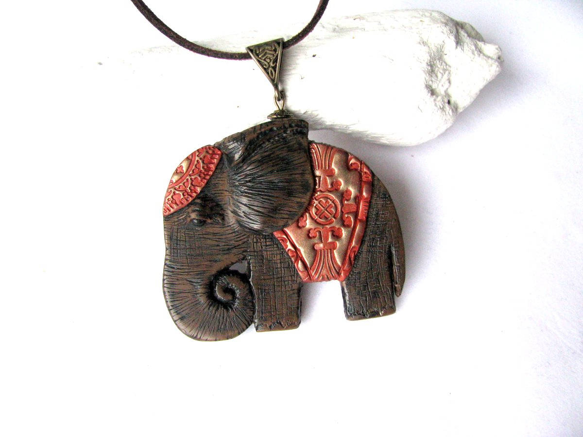 Elefant Halskette Geschenk Liebhaber Schmuck Tierliebhaber Anhänger Für Ihre Süße Aussage Tier von TemptedByArtJewelry