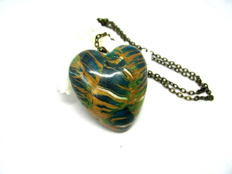 Grüne Liebe Herz Halskette Geschenk Chunky Schmuck Anhänger Grün Gold Valentinstag von TemptedByArtJewelry