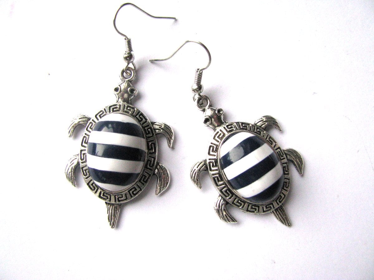 Schildkröte Ohrringe Kleine Süße Tier Schmuck Minimalist Silber Geschenk von TemptedByArtJewelry