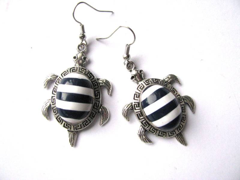 Schildkröte Ohrringe Kleine Süße Tier Schmuck Minimalist Silber Geschenk von TemptedByArtJewelry