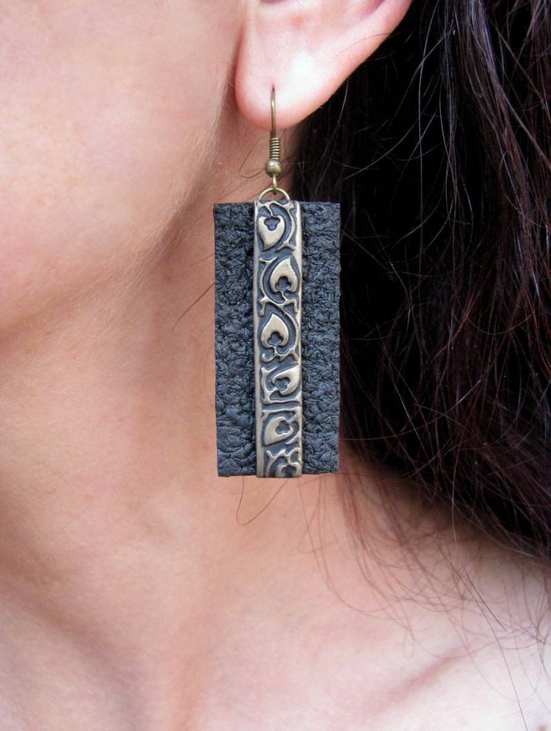 Schwarze Tropfenohrringe Lange Statement Ohrringe Boho Schwarzer Schmuck Statementohrringe Schlichte von TemptedByArtJewelry