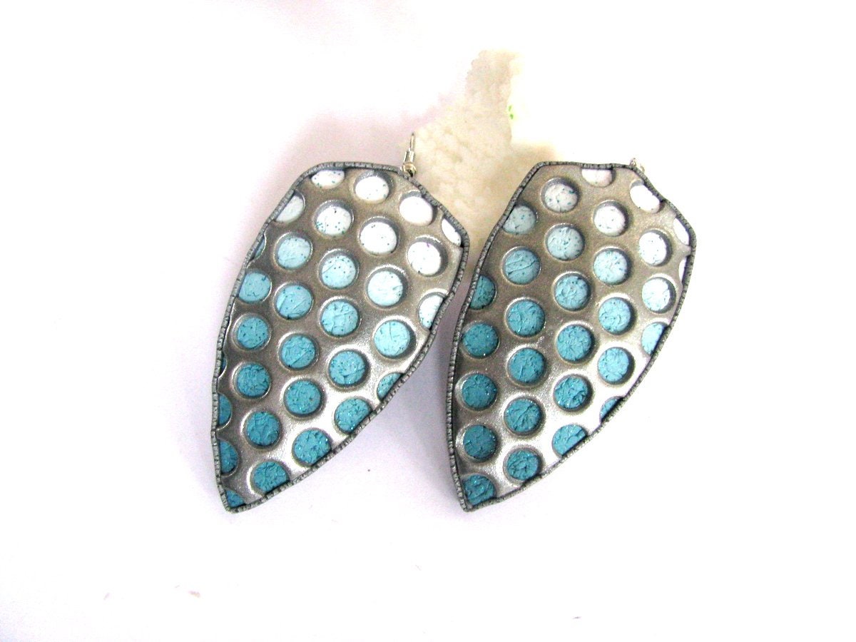 Silber Tropfen Ohrringe Statement Blau Türkis Punkte Mit Punkten Handgemachte Große Geschenk von TemptedByArtJewelry