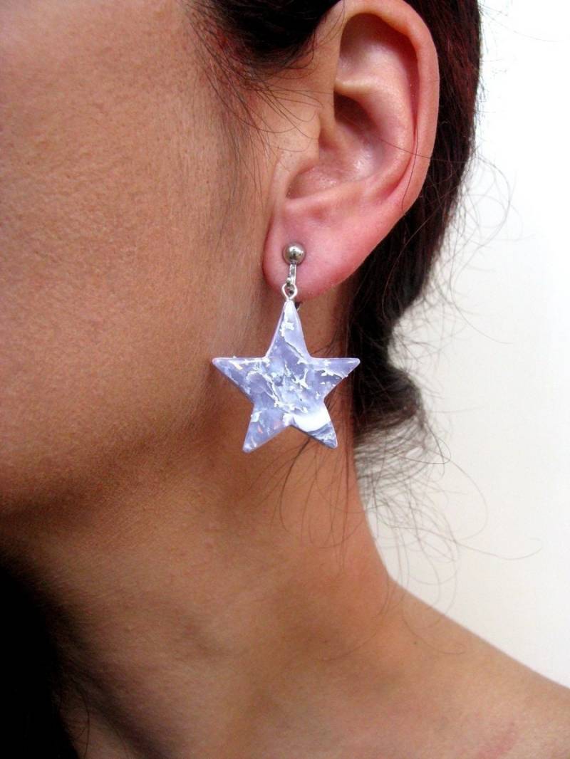 Sterne Ohrringe Geschenk, Kleine Einfache Clip Auf Stern Niedliche Kleine Lila Ohrringe, Kawaii Weiße Niedliche Zierliche Geschenk von TemptedByArtJewelry