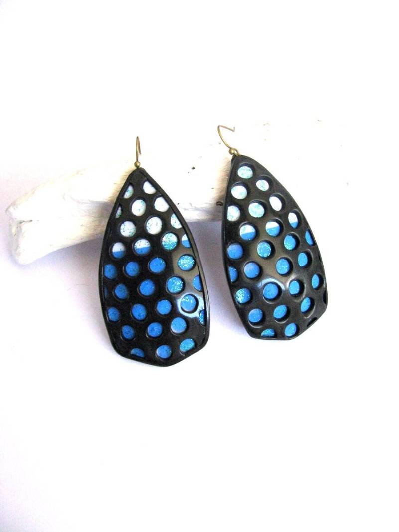 Tropfen Ohrringe Geschenk Mit Polka Dots Statement Schwarz Blau Dot Große Moderne Baumeln Lange von TemptedByArtJewelry