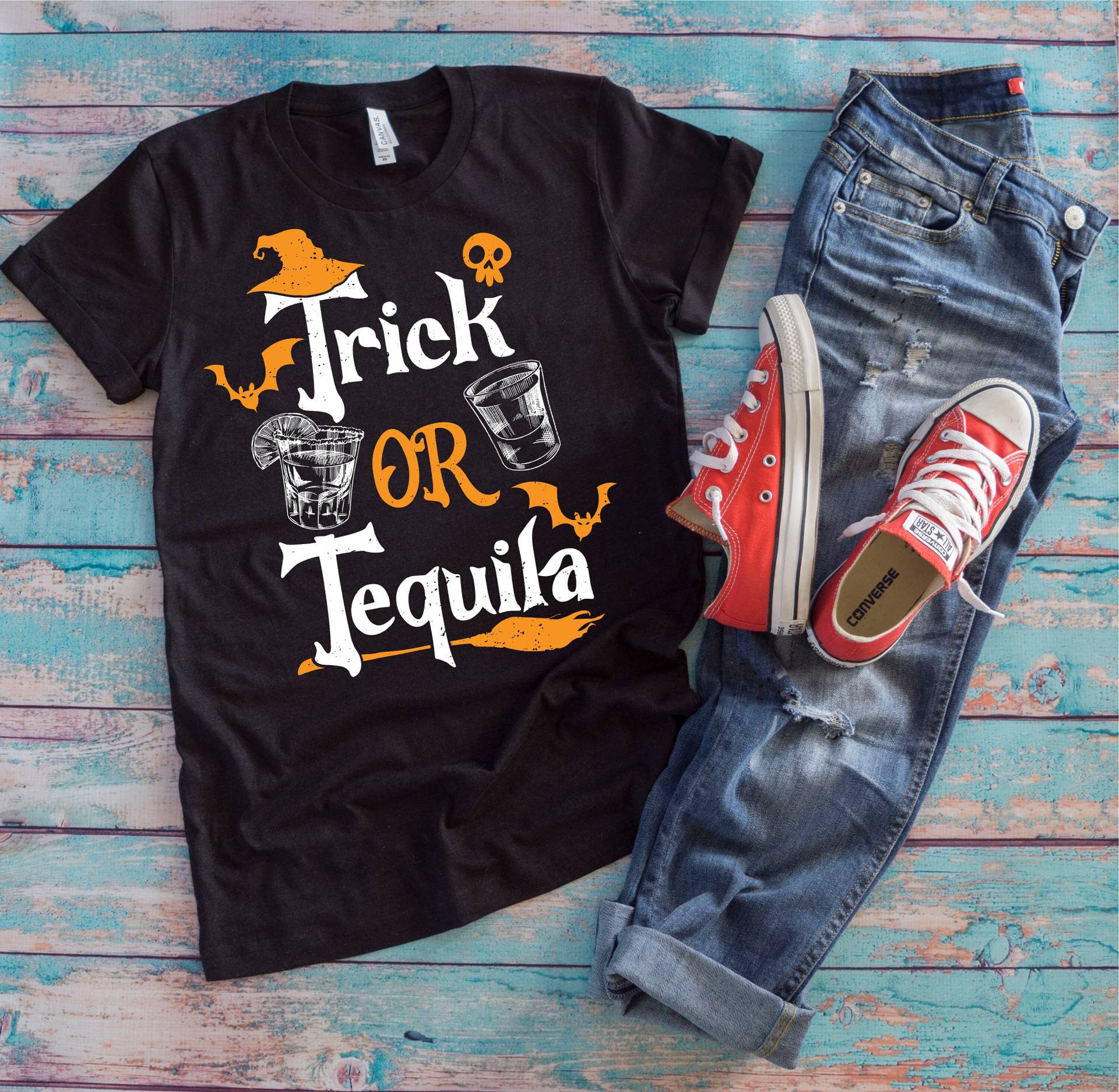 Halloween Trinkshirt | Trick Or Tequila Lustige Liebhaber Geschenk von TempusVitae